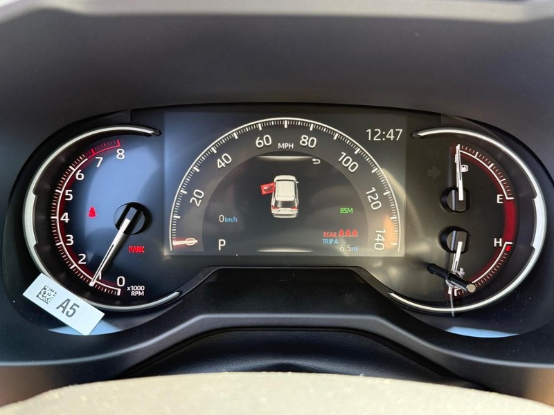 Toyota RAV4 Vehicle Image 18