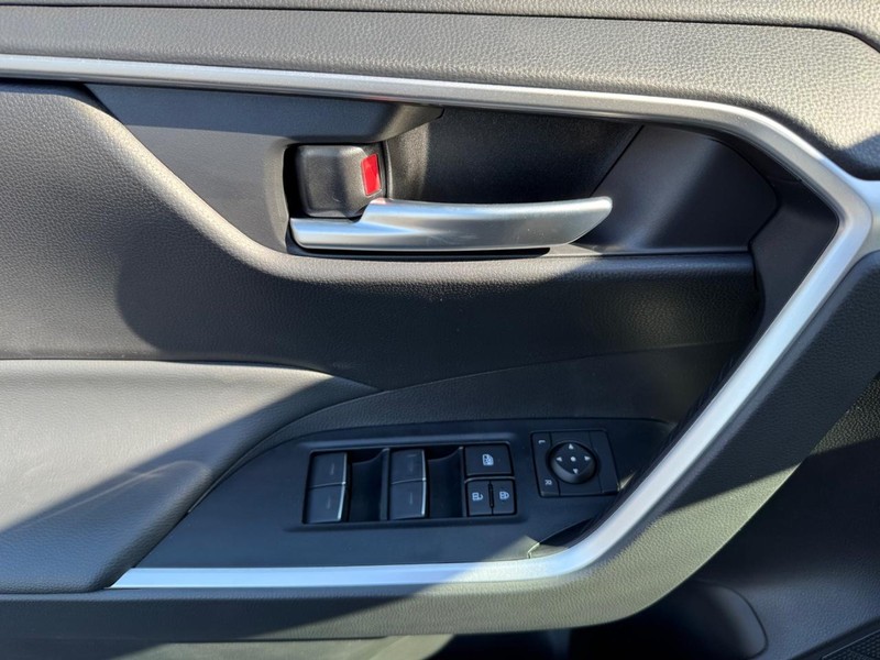 Toyota RAV4 Vehicle Image 20