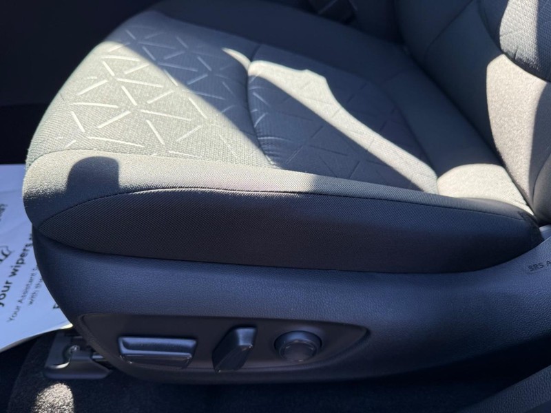 Toyota RAV4 Vehicle Image 21