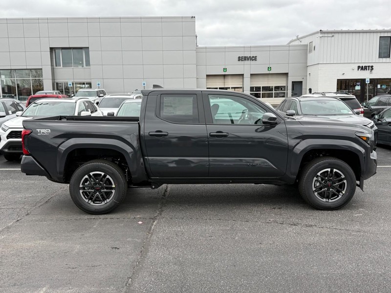 Toyota Tacoma 4WD Vehicle Image 02