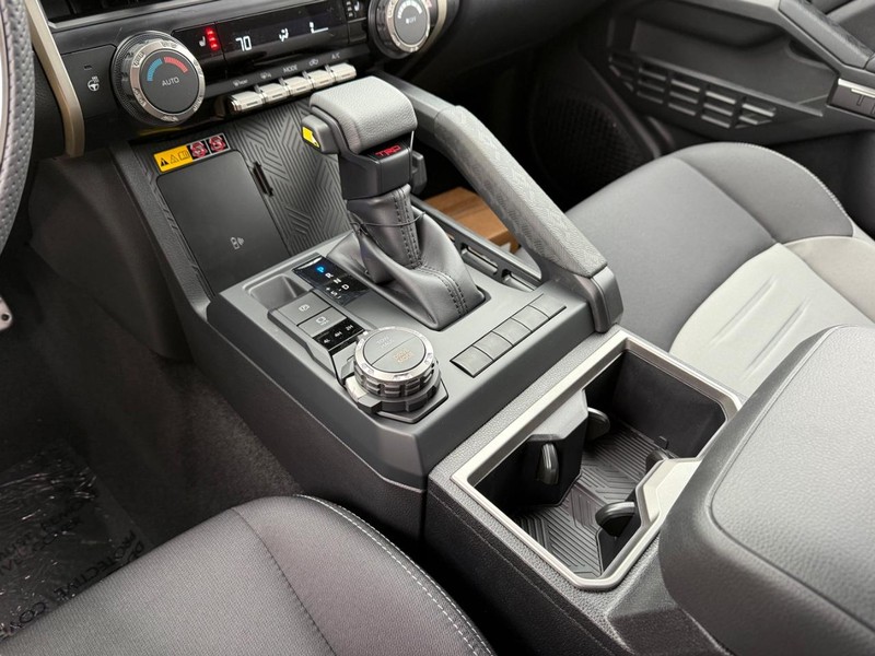 Toyota Tacoma 4WD Vehicle Image 15