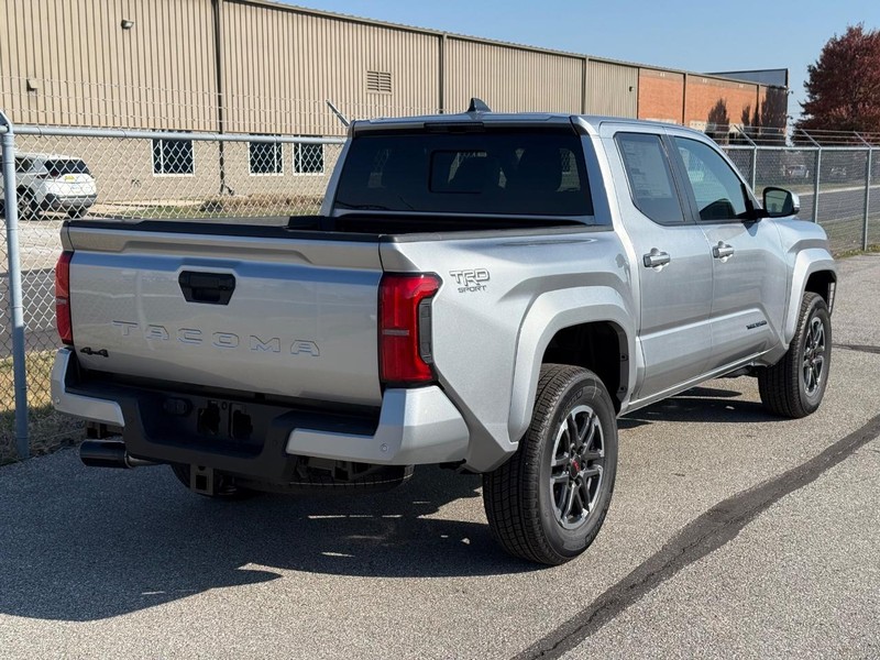 Toyota Tacoma 4WD Vehicle Image 03