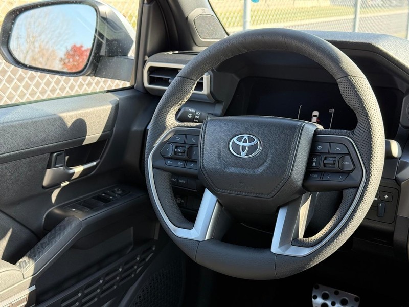 Toyota Tacoma 4WD Vehicle Image 07