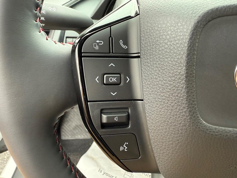 Toyota Prius Plug-In Hybrid Vehicle Image 07