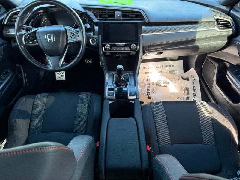 Honda Civic Si Sedan Vehicle Image 12