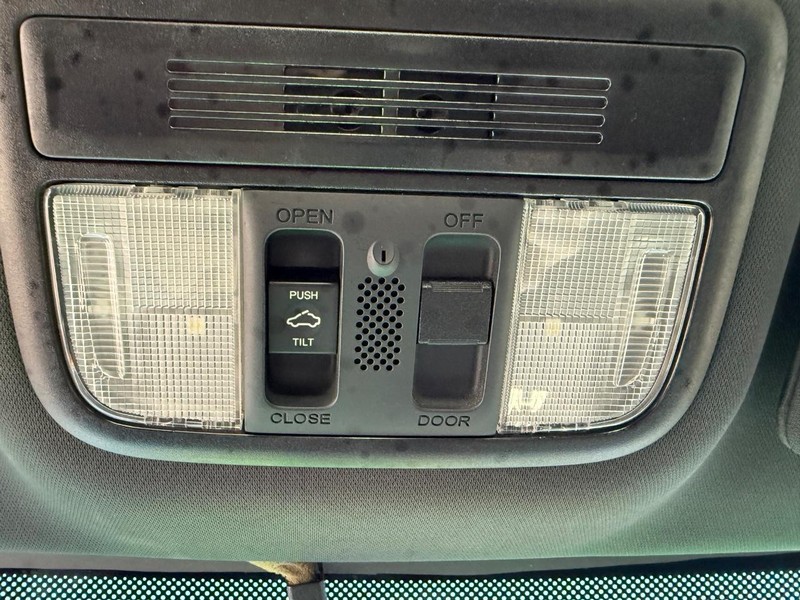 Honda Civic Si Sedan Vehicle Image 22