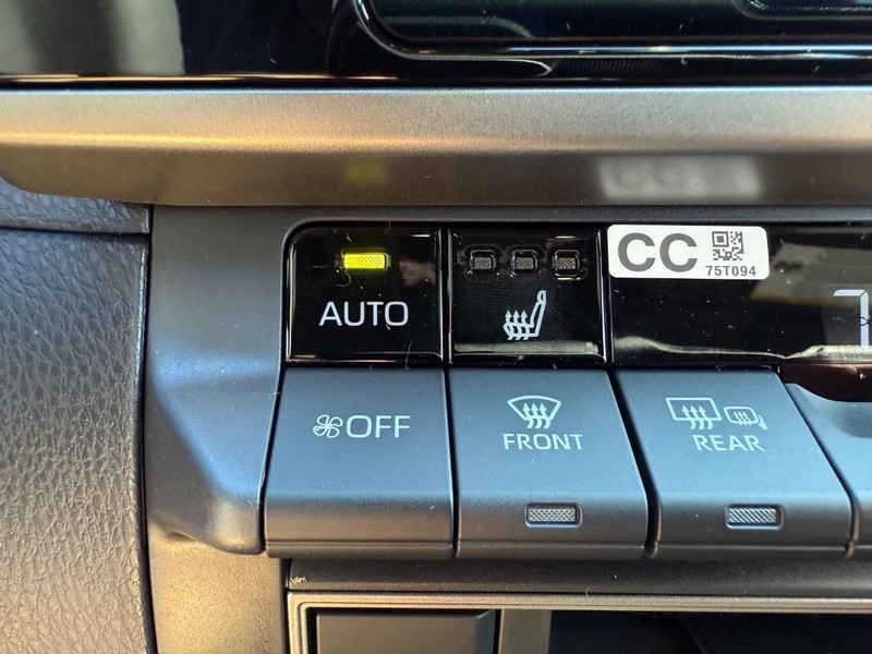 Toyota Camry Vehicle Image 10