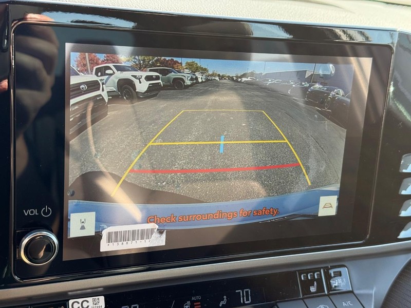 Toyota Camry Vehicle Image 12