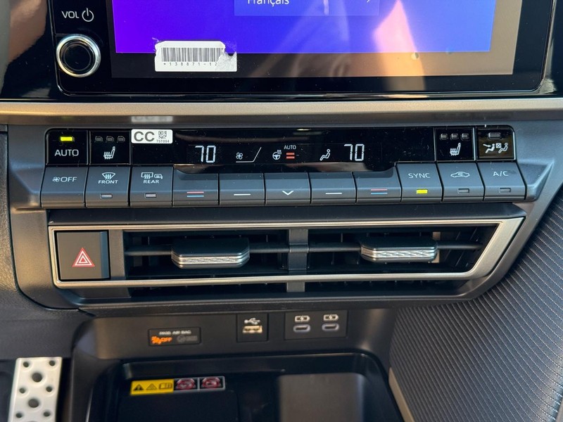 Toyota Camry Vehicle Image 13