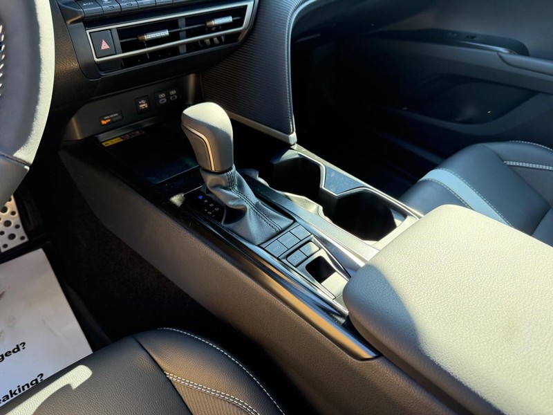 Toyota Camry Vehicle Image 14