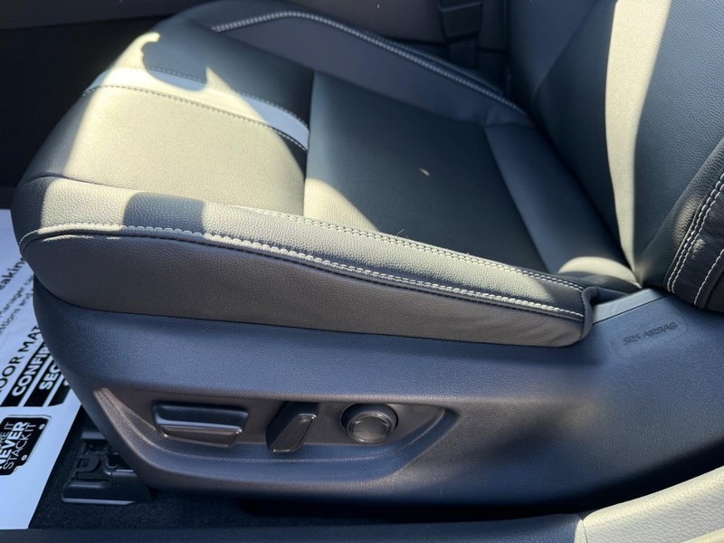 Toyota Camry Vehicle Image 19