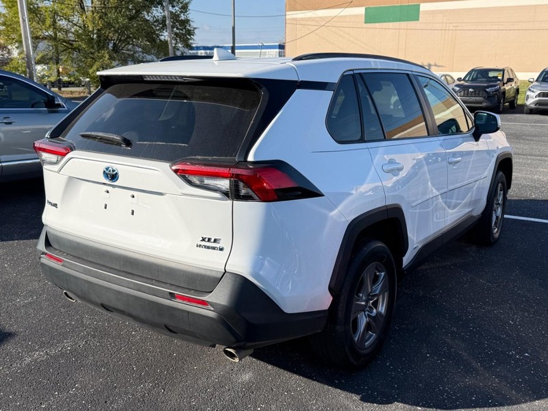 Toyota RAV4 Vehicle Image 04