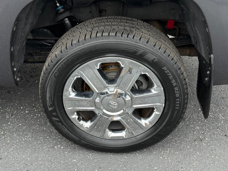 Toyota Tundra 4WD Vehicle Image 06