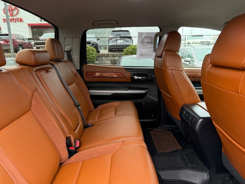 Toyota Tundra 4WD Vehicle Image 10