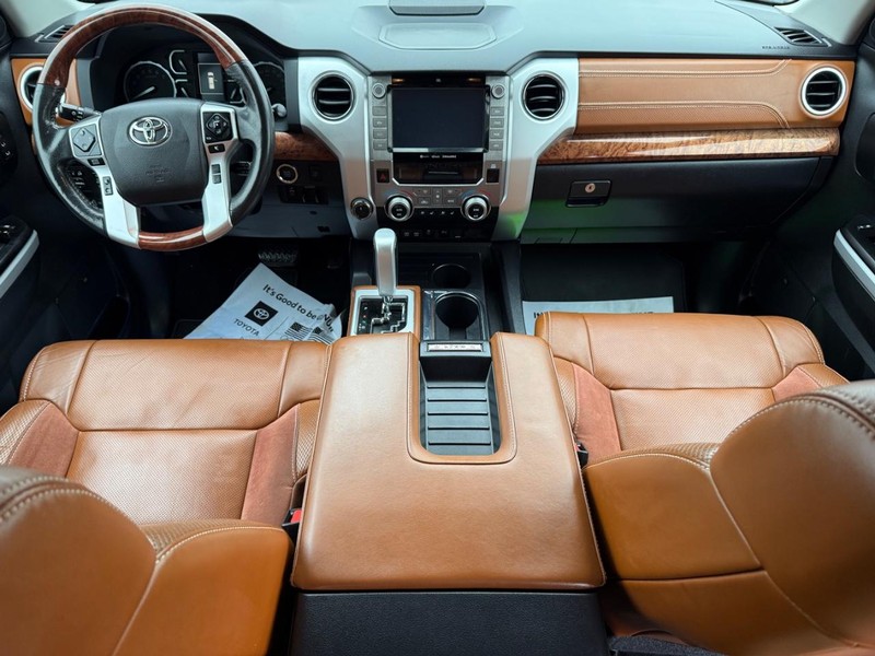 Toyota Tundra 4WD Vehicle Image 11