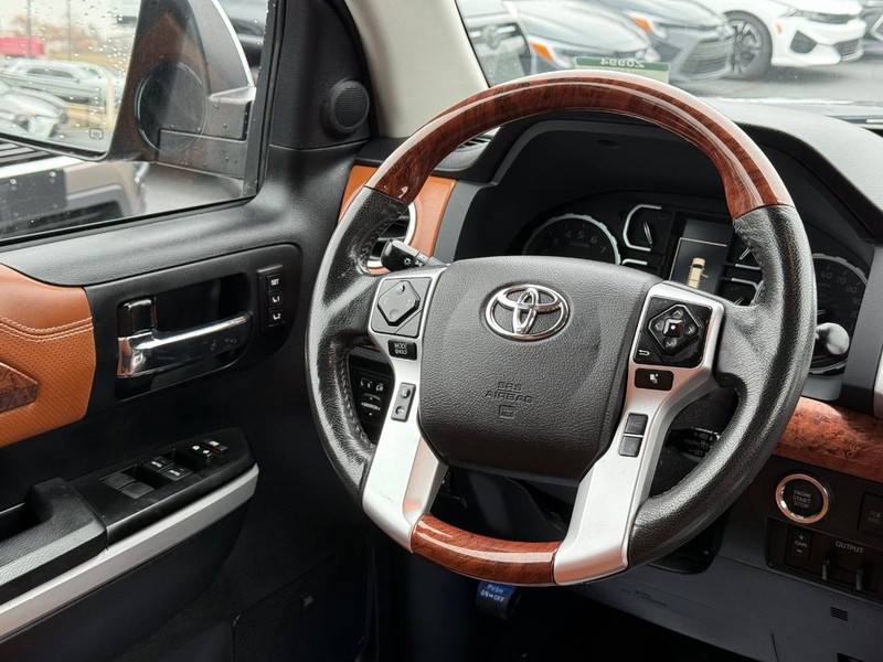 Toyota Tundra 4WD Vehicle Image 12