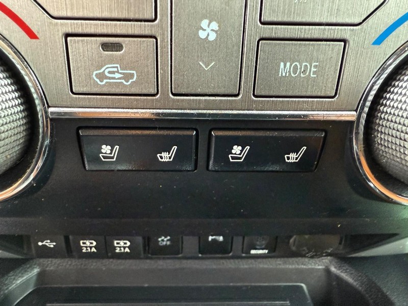 Toyota Tundra 4WD Vehicle Image 16