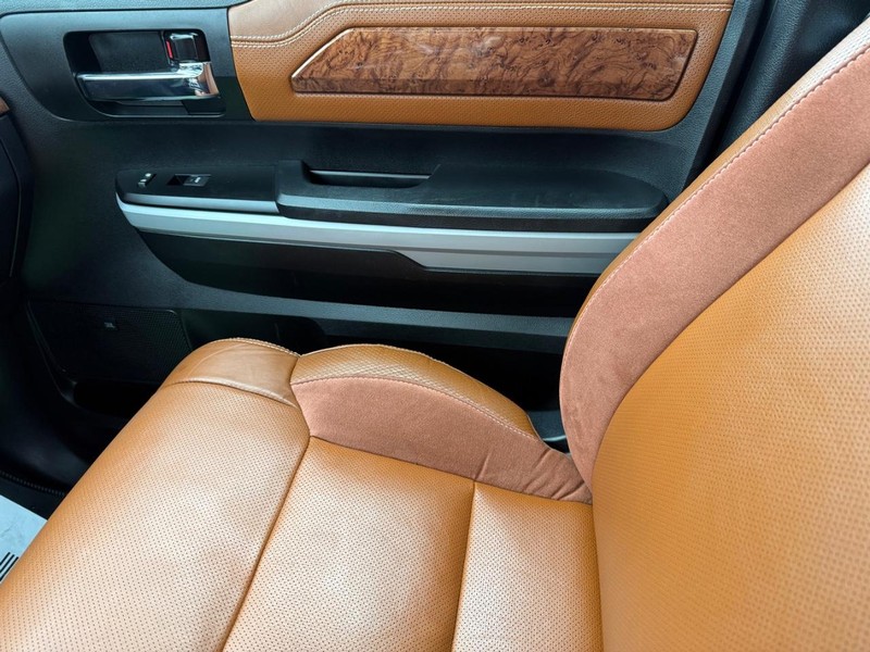 Toyota Tundra 4WD Vehicle Image 21