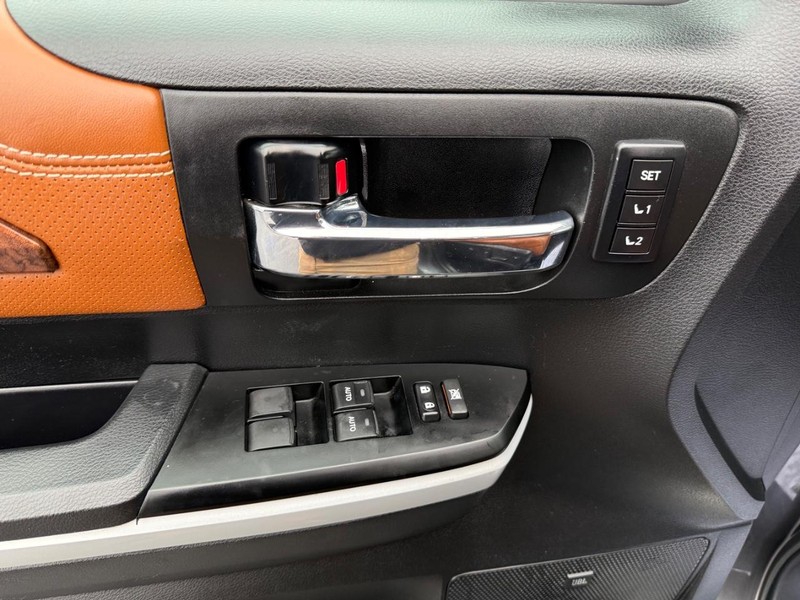 Toyota Tundra 4WD Vehicle Image 24