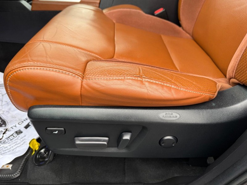 Toyota Tundra 4WD Vehicle Image 25