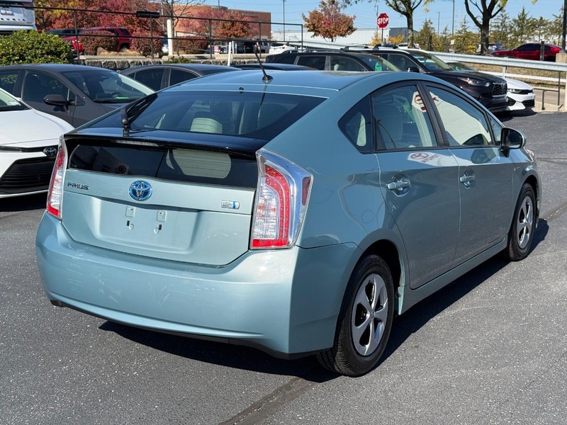 Toyota Prius Vehicle Image 03