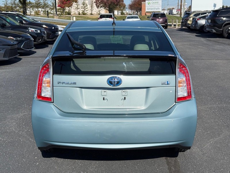 Toyota Prius Vehicle Image 04