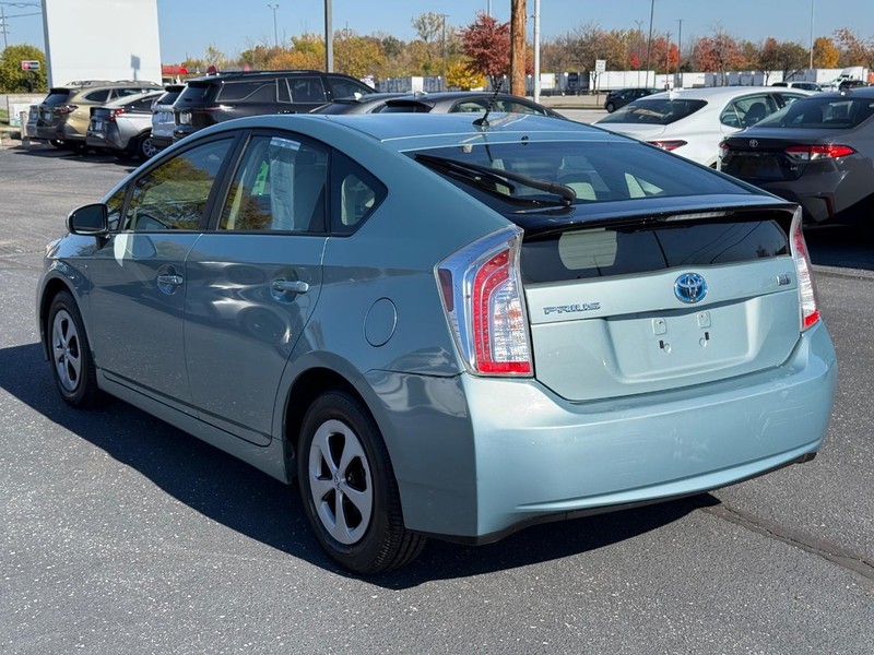 Toyota Prius Vehicle Image 05