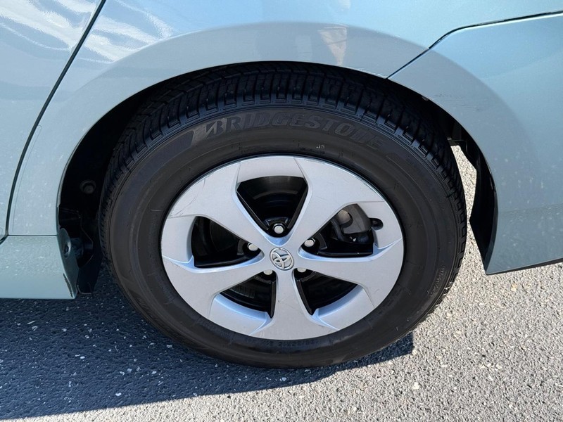 Toyota Prius Vehicle Image 06