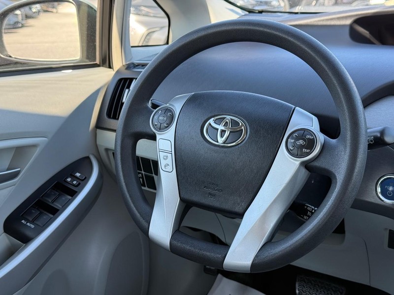 Toyota Prius Vehicle Image 12