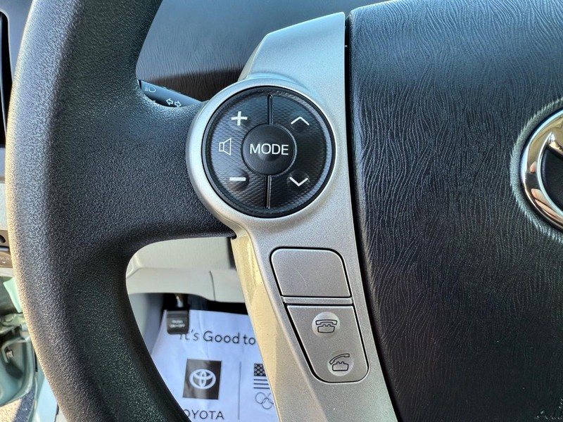 Toyota Prius Vehicle Image 13