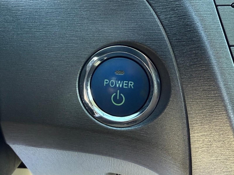 Toyota Prius Vehicle Image 15