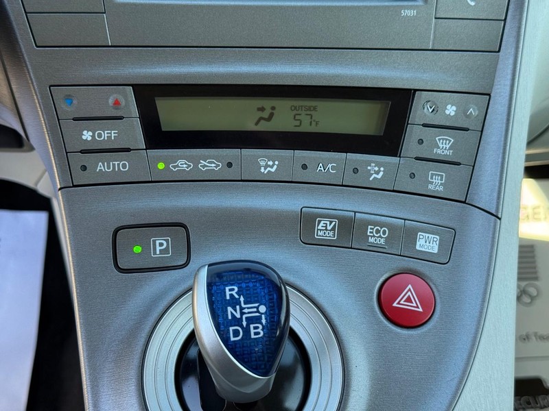 Toyota Prius Vehicle Image 17