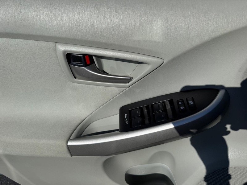 Toyota Prius Vehicle Image 21