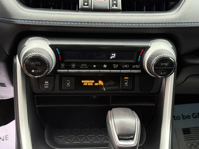 Toyota RAV4 Vehicle Image 21