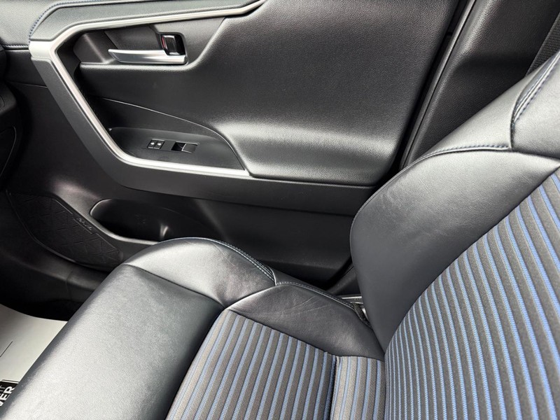 Toyota RAV4 Vehicle Image 23