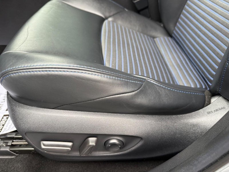 Toyota RAV4 Vehicle Image 28