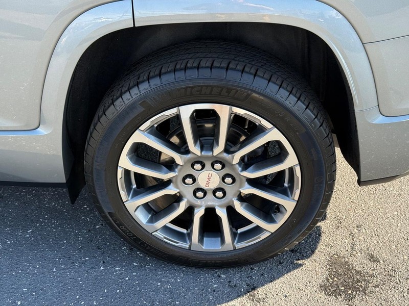 GMC Acadia Vehicle Image 06