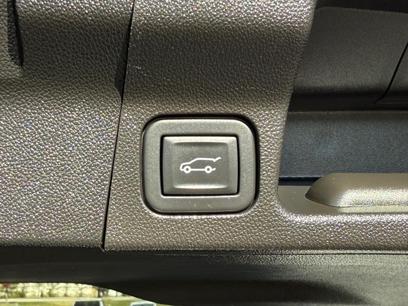 GMC Acadia Vehicle Image 08