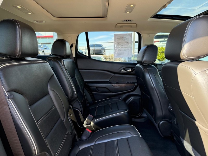 GMC Acadia Vehicle Image 11