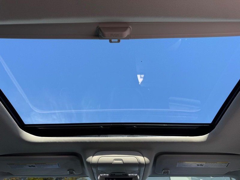 GMC Acadia Vehicle Image 12