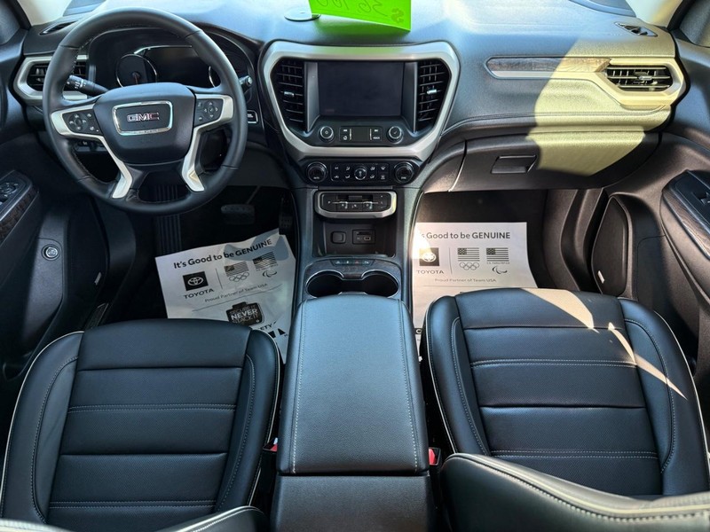 GMC Acadia Vehicle Image 13