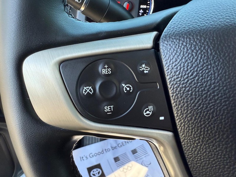 GMC Acadia Vehicle Image 15