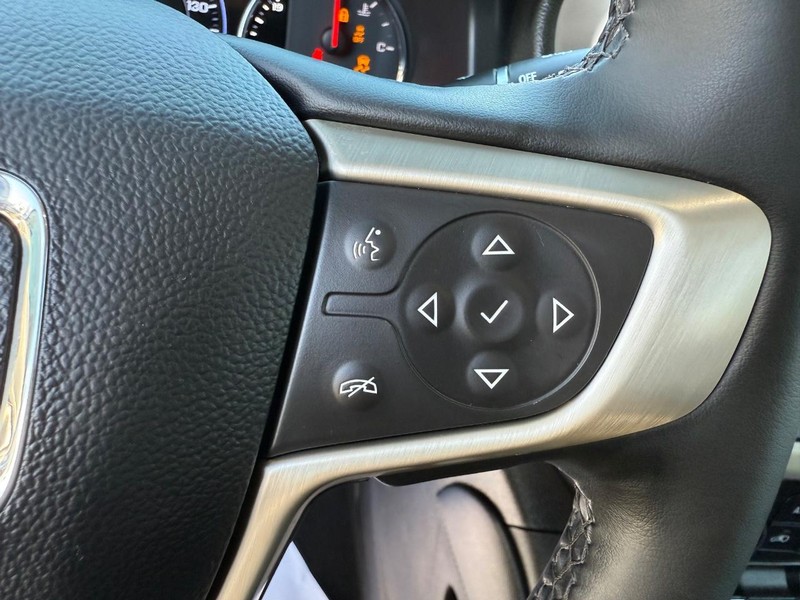 GMC Acadia Vehicle Image 16