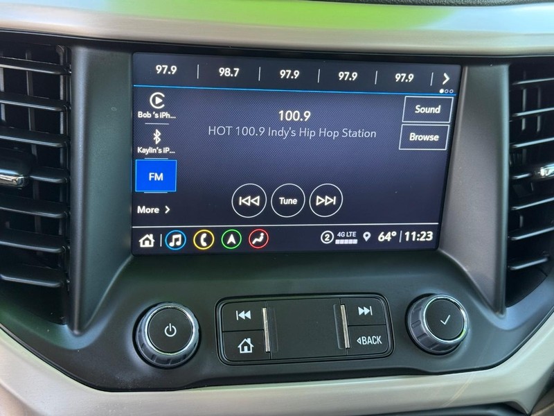 GMC Acadia Vehicle Image 19