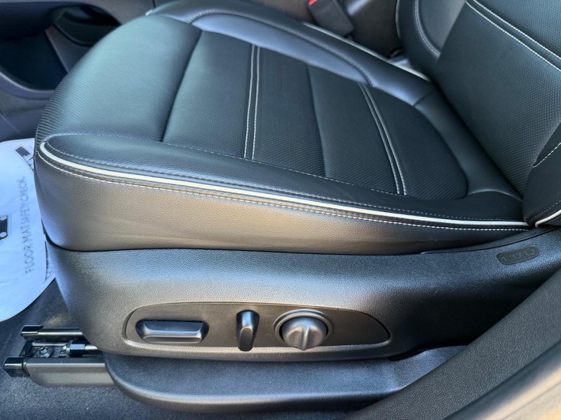 GMC Acadia Vehicle Image 28