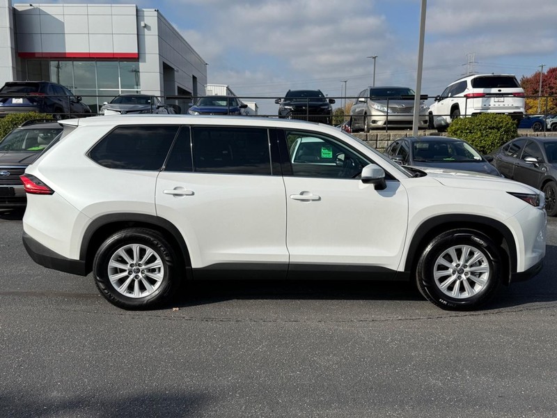 Toyota Grand Highlander Vehicle Image 02