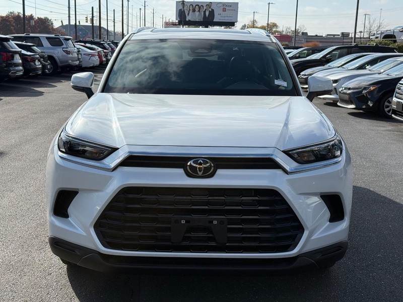 Toyota Grand Highlander Vehicle Image 10