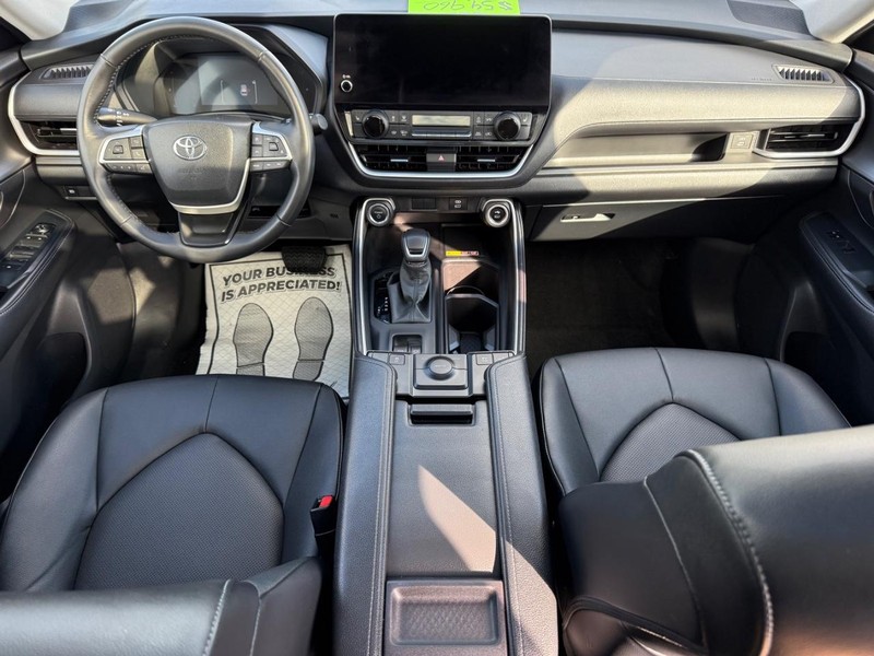 Toyota Grand Highlander Vehicle Image 14