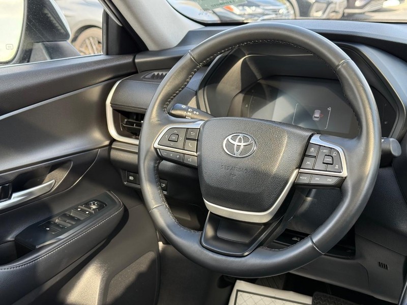 Toyota Grand Highlander Vehicle Image 15