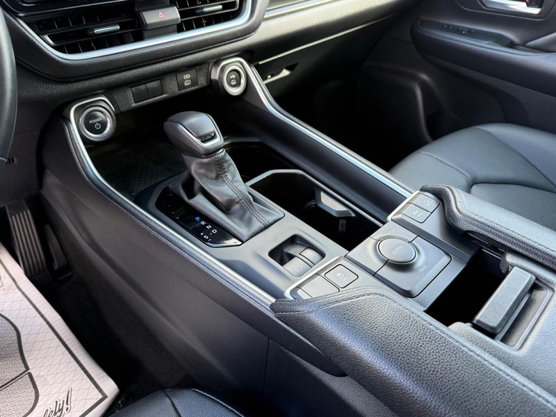 Toyota Grand Highlander Vehicle Image 22